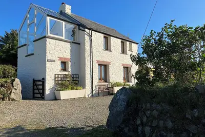 Image de Dan y Garn, Holiday Home Nr Whitesands, Sleeps 5, 3 bedrooms, bathrooms
