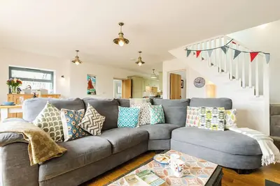 Image de Glan y Mor, Holiday Home Freshwater East, Sleeps 6, 3 bedrooms, bathrooms