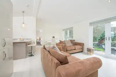 Image de Hafod y Coed Lodge, Holiday Home Princes Gate, Near Narberth, Sleeps 4, 2 bedrooms, bathrooms
