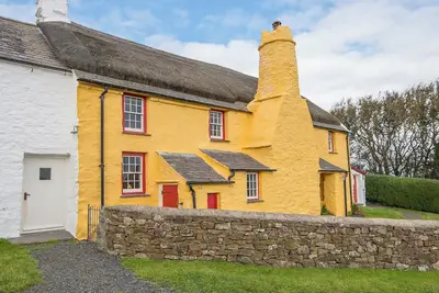 Image de Rhosson Uchaf, Holiday Cottage St Justinians, nr St Davids, Sleeps 6, 3 bedrooms, bathrooms