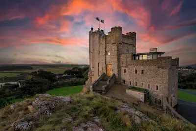 Image de Roch Castle, Castle Roch, Sleeps 12, 6 bedrooms, bathrooms