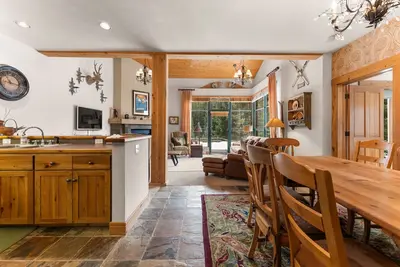 Cozy Keystone Townhome w/ 2 Patios, Outdoor Seating & Tree/Mountain Views