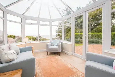 Image de Rose Villa, holiday home Amroth, Sleeps 6, 3 bedrooms, bathrooms