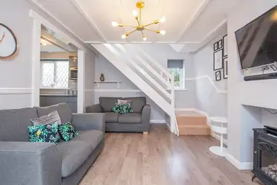 Image de The Woolpack, Holiday Cottage Ivy Tower Village, St Florence, Sleeps 6, 3 bedrooms, bathrooms