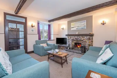Image de Tides Reach, Holiday Cottage Cwm yr Eglwys, Sleeps 6, 3 bedrooms, bathrooms
