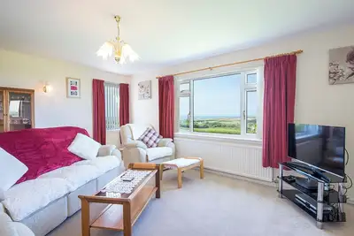 Image de Trefisheg Bungalow, Holiday home Strumble Head, Sleeps 6, 3 bedrooms, bathrooms