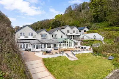 Image de Waterwynch House, Holiday Home Waterwynch, Tenby, Sleeps 30, 12 bedrooms, bathrooms