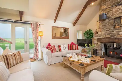 Image de West Barn, Holiday Cottage Lochvane, nr Solva, Sleeps 8, 4 bedrooms, bathrooms