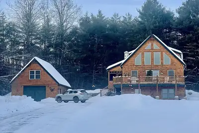 Image de Maine Ski Chalet \"Galt's Gulch\" | Ac, Hot Tub, Fire Pit, 10min to Mountain!