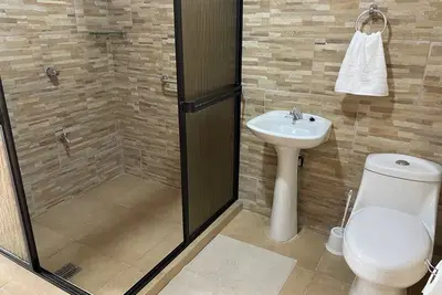 Image de Casa bella, amplia y cómoda  a 5 minutos del aeropuerto. Alajuela centro.