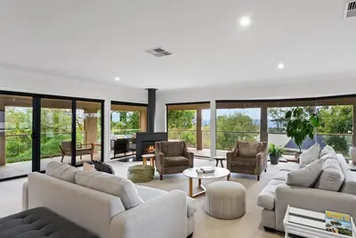 Image de Spacious Retreat with Coastal Views