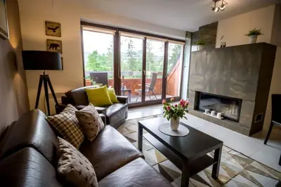 Image de W pełni wyposażony, dwupoziomowy apartament z widokiem na Tatry. \n