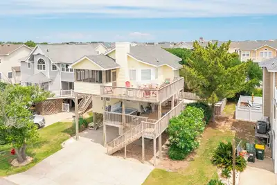 Image de Oceanside Corolla home w/ pool & hot tub, just a short walk to the beach