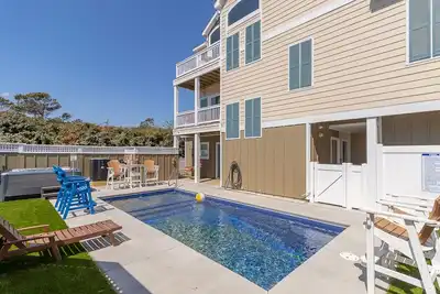 Image de Pet-friendly oceanside Corolla home w/ pool, hot tub, & community amenities!