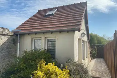 Image de Maison avec terrasse au calme, proche mer.