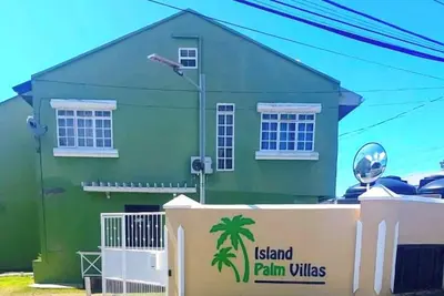 Image de Walking Distance to Airport and Beaches! Carefree Family Home in Gated Community