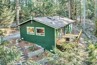 Image de Evergreen- serene cabin getaway close to mountain biking, hiking, and skiing
