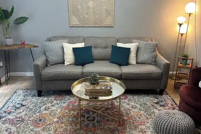 Image de Palm Springs- 2Master Suites, Style & Location! “No chores” at checkout!