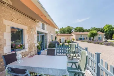 Image de Jolie GÎTE De Charme En Pierre Avec Piscine CHAUFFÉE PRIVÉE Pour 8 Personnes