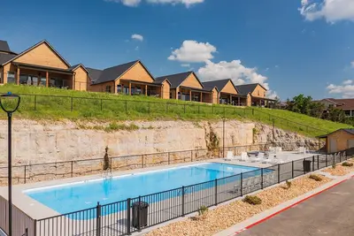 Image de Steps to Indoor/Outdoor Pool + Pool Table + Games