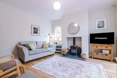 Image de New! Spacious 2-Bed Home, Amazing Location!