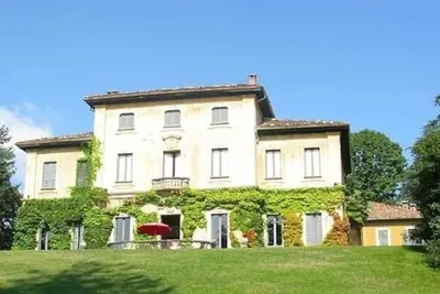Image de 8 Bedroom Villa in Varese