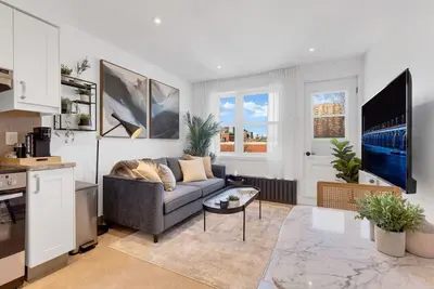 Image de The Speakeasy Suite 501 W/Parking