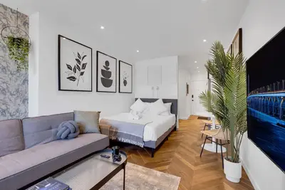 Image de The Speakeasy Suite 502 W/Parking