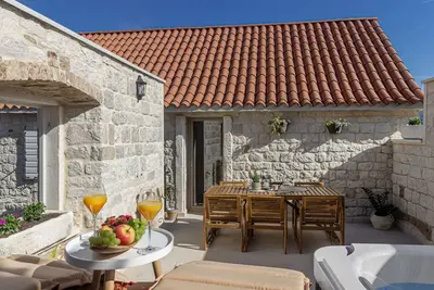 Image de Stone villa modern and luxurious a step away from the center of Unesco Trogir