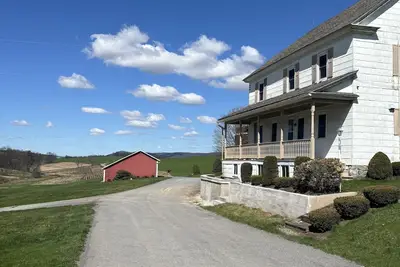 Image de Spacious farmhouse on working Pa family farm. Close to Aoaa park and Knoebels!