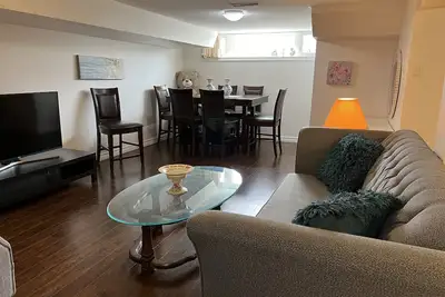 Image de Cozy 2br Apartment Basement in Heart of Richmond Hill