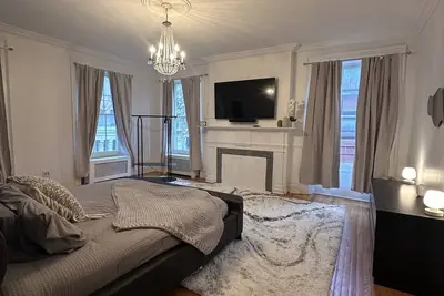 Image de Three Story Charm: Downtown Luxe