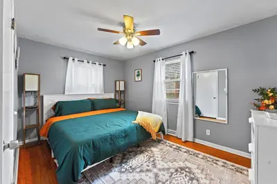 Image de 2 King Bedroom-Office Space-Garage-Pets Allowed-Millcreek Park