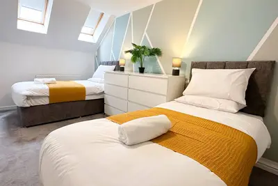Image de Newman House by Blue Skies Stays