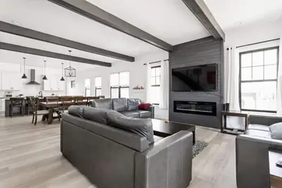 Image de Modern Luxury Broad Ripple Home!