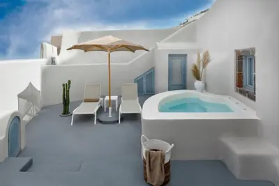 Image de Sensational Santorini Apartment | 1 Bedroom Suite | Apartment Rion | Furnished Sun Terrace | Outdoor Private Heated Jacuzzi | Kastelli, Pyrgos Kallistis