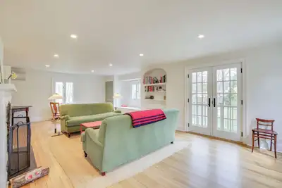 Image de Charming Greenwich Escape Near Wooded Trails!