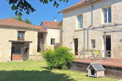 Image de Gîte avec piscine privée, terrasse et  jardin, proche des sites touristiques