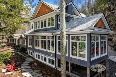 Image de Exceptional 7 bed 5 bath cottage on Lake of Bays with captivating sunset views
