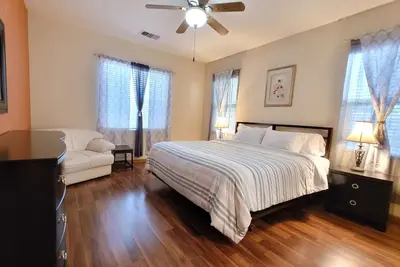 Cozy desert getaway, single-story home