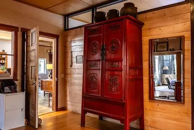 Image de Rustic Artist Retreat 5 5-minute walk to shops, 20 minute drive to the ocean.