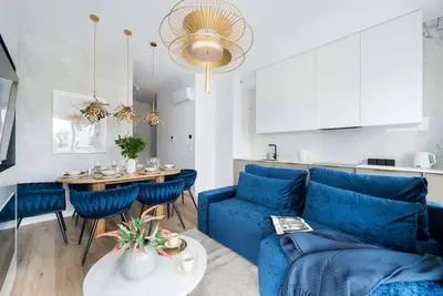 Image de Unique interiors in a modern seaside marina