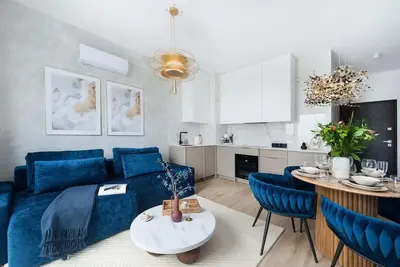 Image de Unique interiors in a modern seaside marina