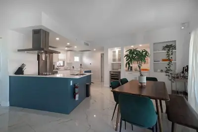 Image de Modern Oceanfront 2bd Prime Loc