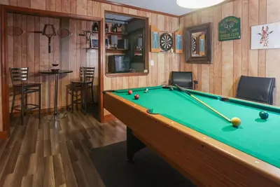 Image de Pool-Table-Hot Tub-Fire Pit