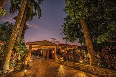 Image de Luxurious Oasis/Transportation/Breakfast/Maid- Close To Beach