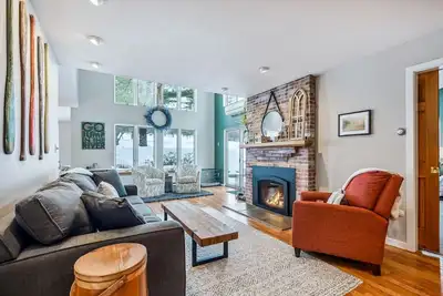 Image de View Golf Course, Brick Fireplace | Coach Road 8b