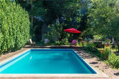 Image de 3 bedroom, pet friendly home with pool, downtown Wakefield