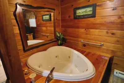 Image de ♥ Alpine Mountain ♥Sweetheart Cabin W/Jacuzzi♥ #6\n\n