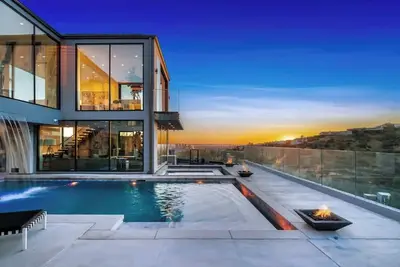 Image de New 5 Bd Modern Sunset Strip Jetliner View Villa